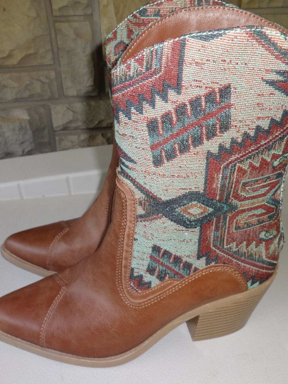 Wonderly Lawler women's cowboy boots size 9M, back zipper, tribal color shaft